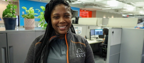 Gateway Arch employee in call center.