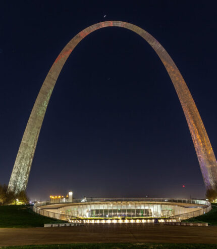 Gateway Arch and Visitor Center at night