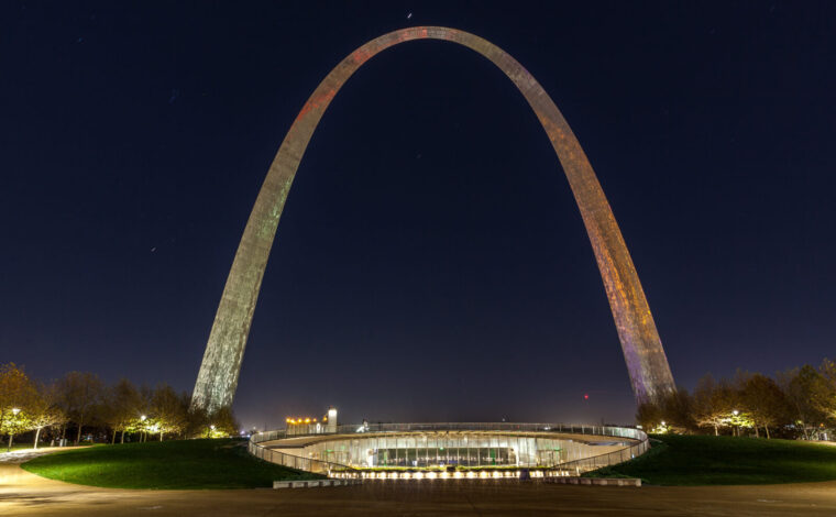 Gateway Arch and Visitor Center at night