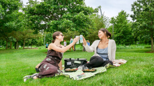 Two people having a picnic at Gateway Arch National Park