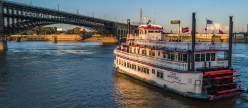 Tom Sawyer Riverboat on the Mississippi River in front of the Eads Bridge
